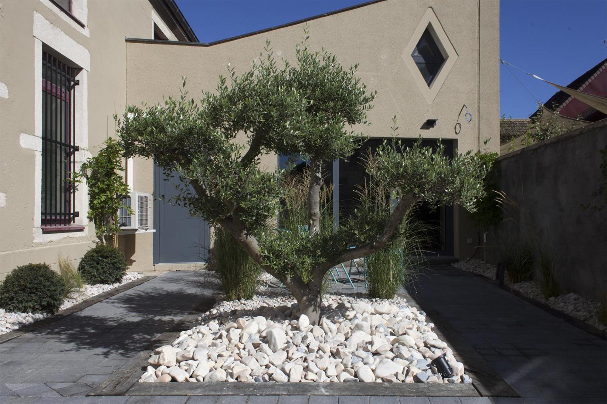 Appart Hotel Eugenie Louhans Bagian luar foto