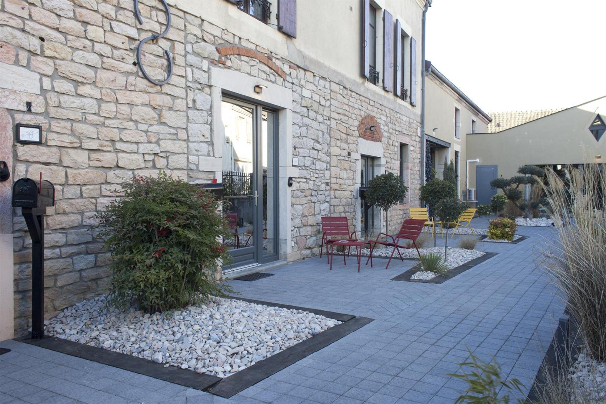 Appart Hotel Eugenie Louhans Bagian luar foto